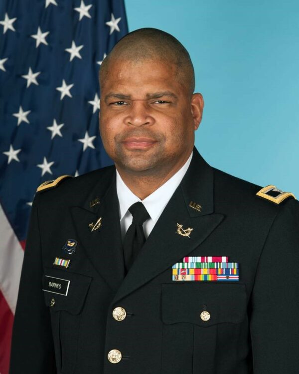 Kevin Barnes – Uniform